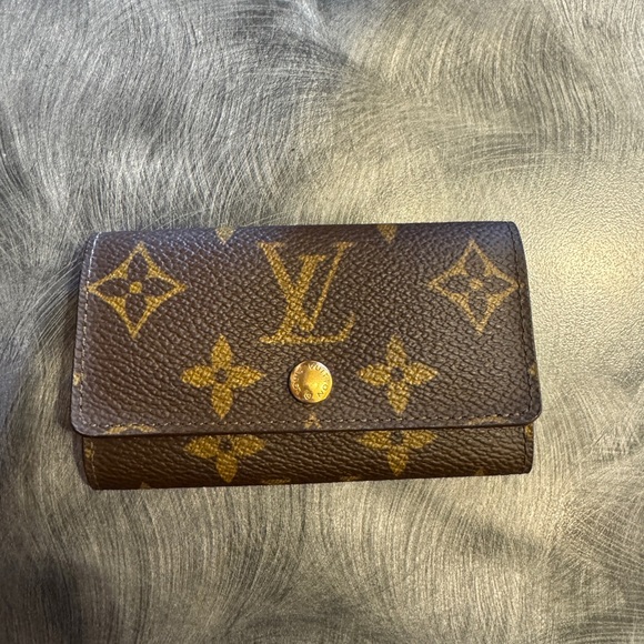 Louis Vuitton Tan Leather Key Holder with Gold Accents - Picture 2 of 5